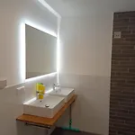 Daire Modernes Design-apartment In Zentrum Nahe Bahnhof Mit Garage & Kueche