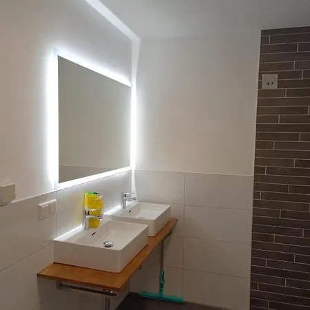 公寓 Modernes Design-apartment In Zentrum Nahe Bahnhof Mit Garage & Kueche
