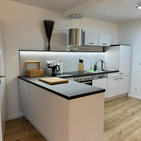 Modernes Design-apartment In Zentrum Nahe Bahnhof Mit Garage & Kueche 公寓 *