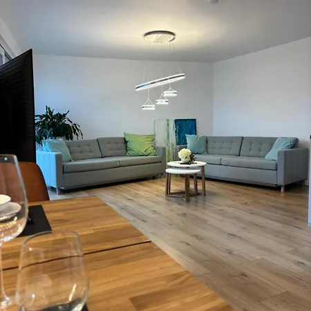 Apartment Modernes Design-apartment In Zentrum Nahe Bahnhof Mit Garage&küche