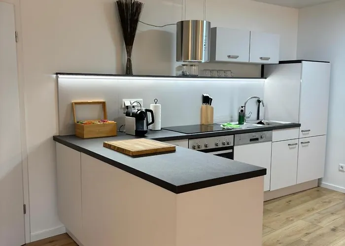 Appartement Modernes Design-apartment In Zentrum Nahe Bahnhof Mit Garage & Kueche *