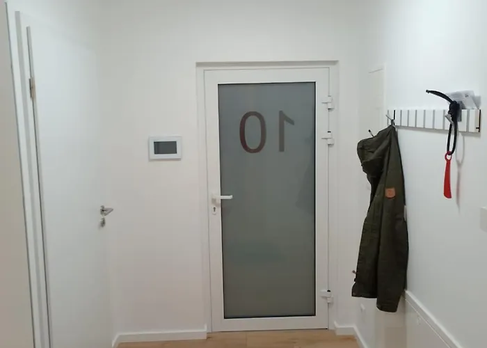 Appartement Modernes Design-apartment In Zentrum Nahe Bahnhof Mit Garage & Kueche