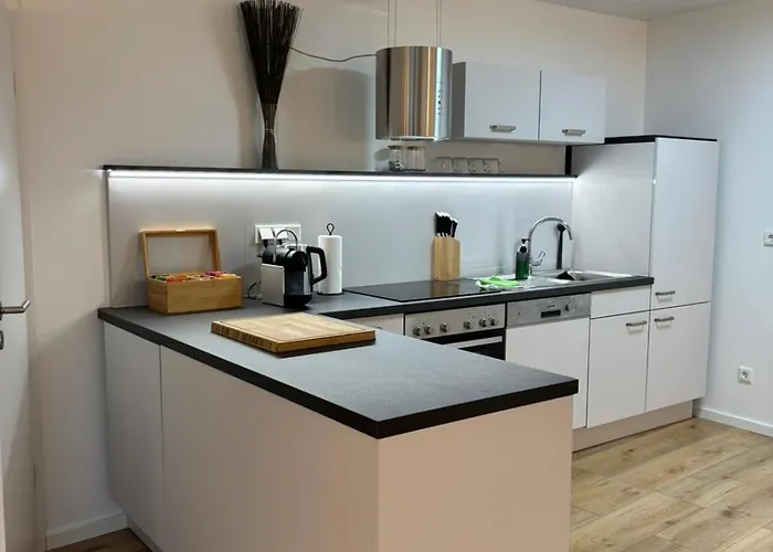 Modernes Design-apartment In Zentrum Nahe Bahnhof Mit Garage & Kueche Appartement *