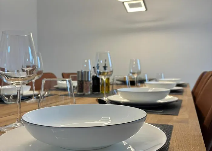 Appartement Modernes Design-apartment In Zentrum Nahe Bahnhof Mit Garage & Kueche *